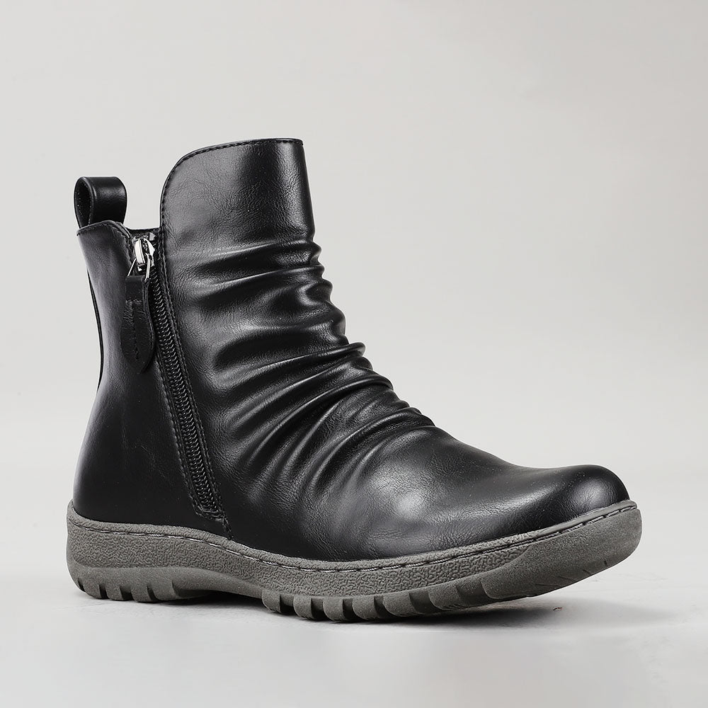 Black CC Resorts Greco boots with sleek design, showcasing stylish footwear with a modern, minimalist look.