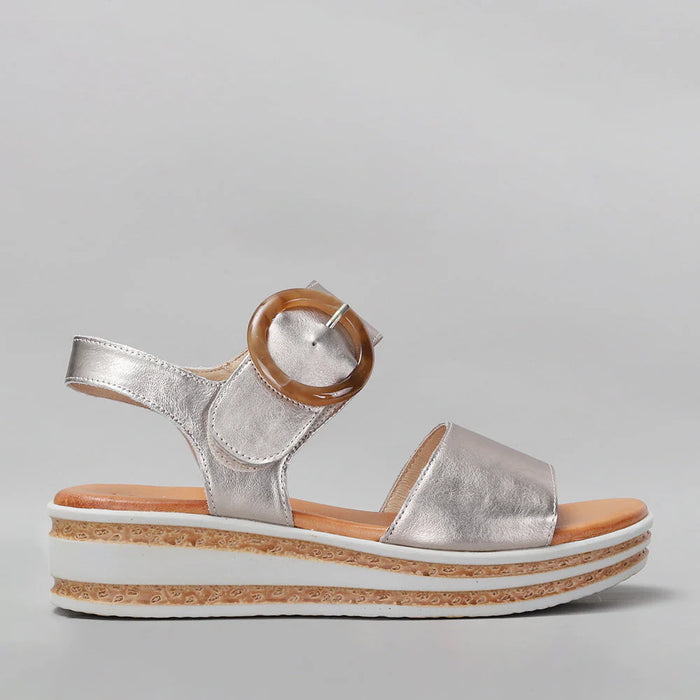 Le Sansa Guard Champagne sandals with elegant strappy design and neutral champagne color, suitable for stylish summer wear.