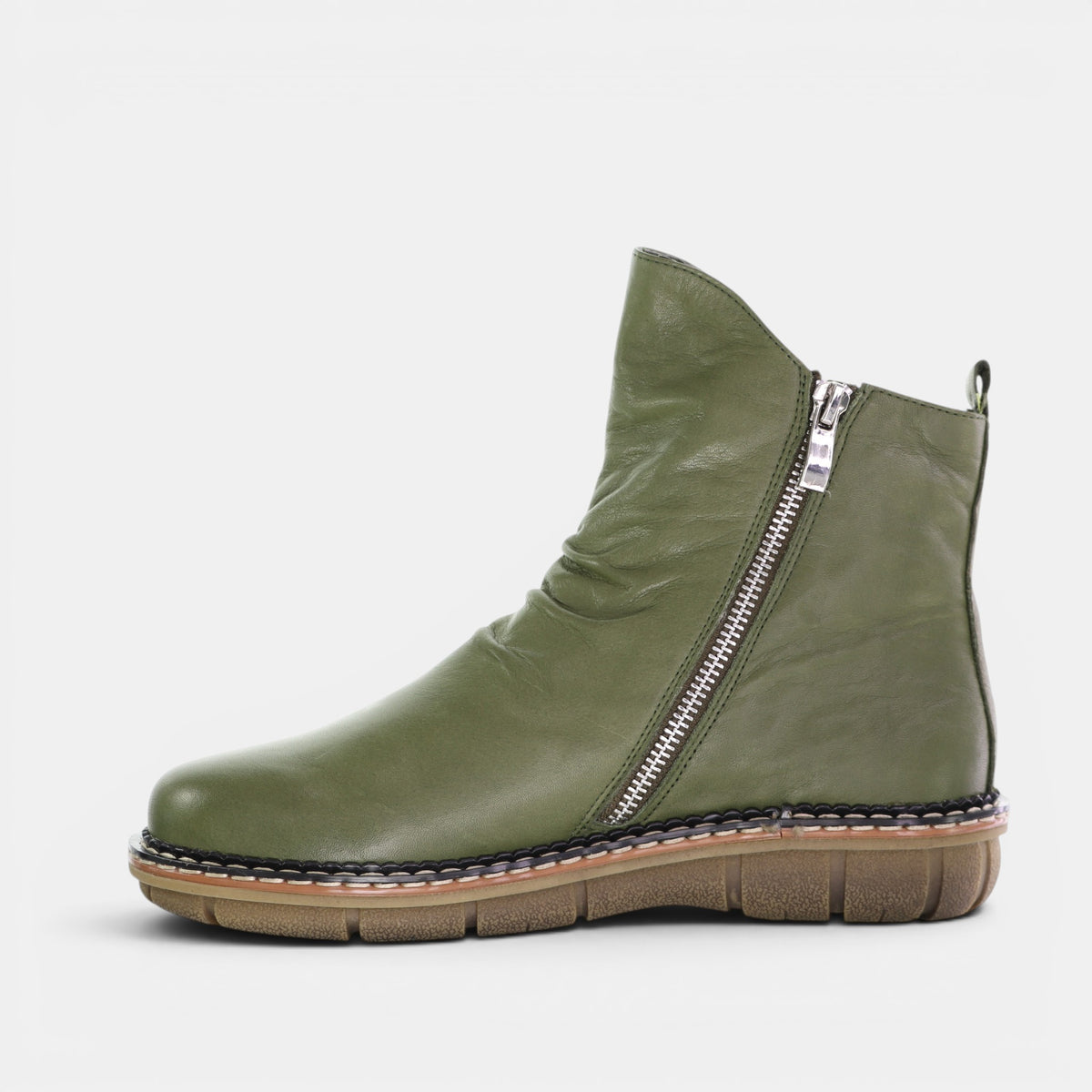Le Sansa Sansa Noor Olive boots featuring a sleek design with olive green leather and stylish stitching details.