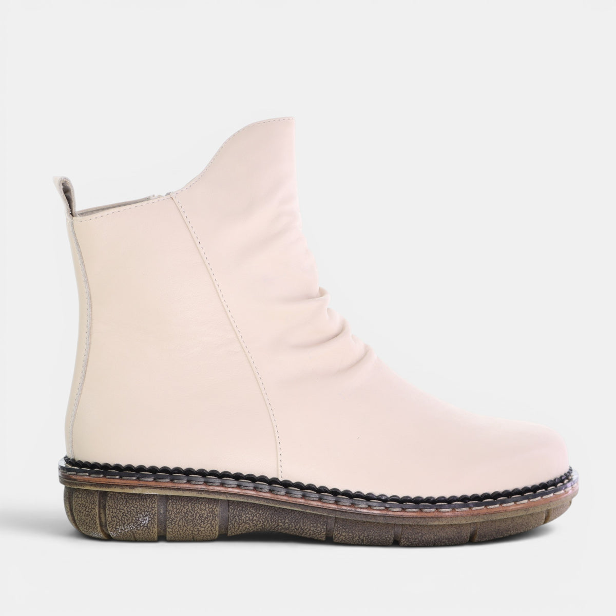 Le Sansa Noor Vanilla boots featuring a sleek design and comfortable fit, shown in a close-up image.