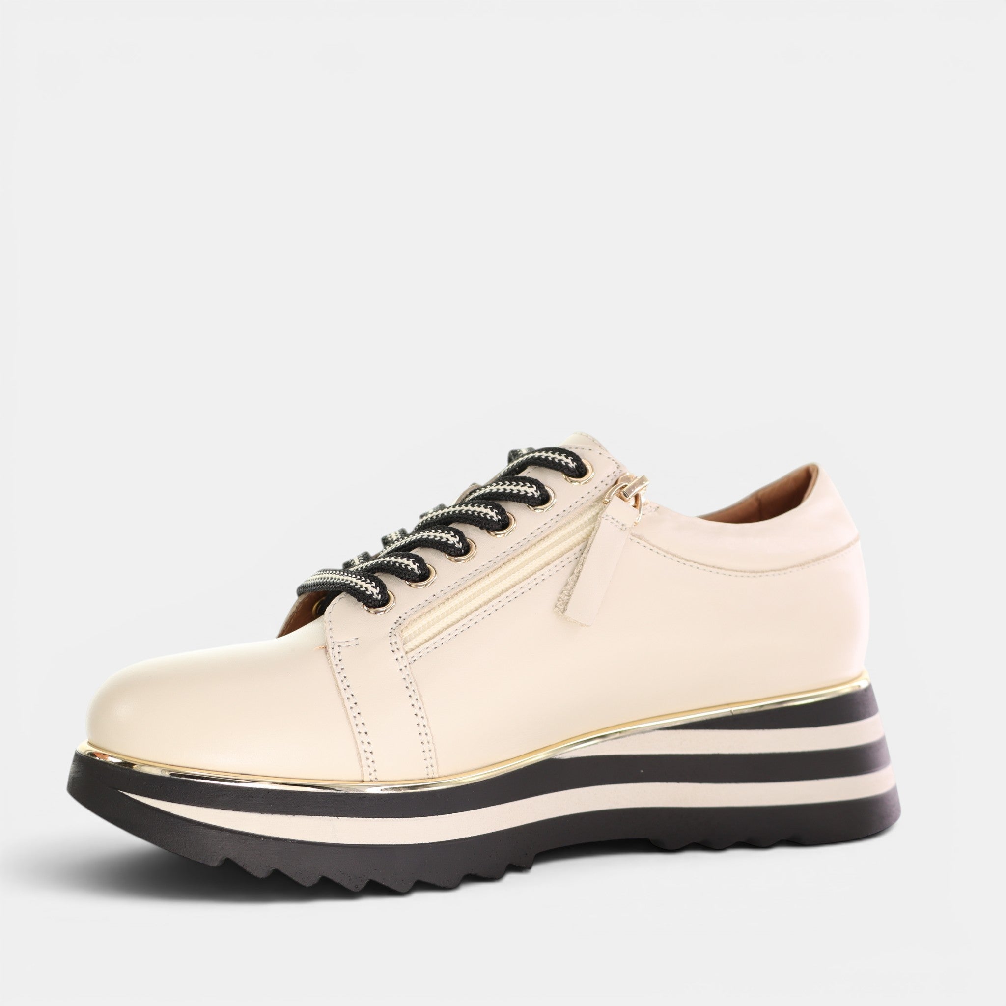 Le Sansa Skippa Cream sneakers featuring a sleek design and cream-colored upper with white soles.