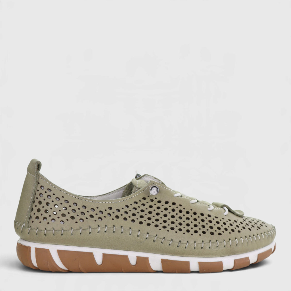 Casual Cabello Chin Pistachio shoe with green and beige tones, featuring comfortable design and stylish details.
