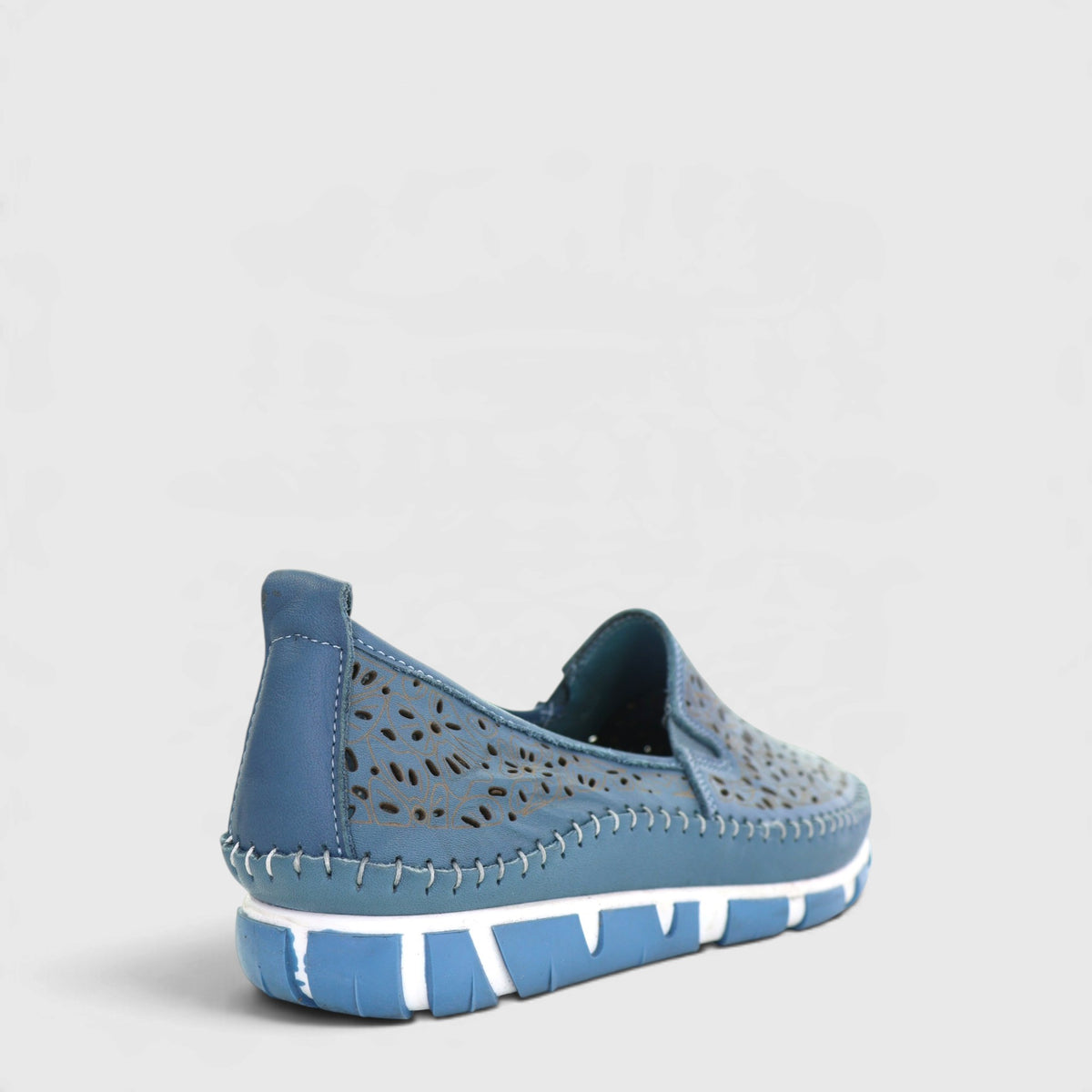 Cabello Camden denim slip-ons shoe with white rubber sole and classic denim fabric, casual footwear for everyday wear.