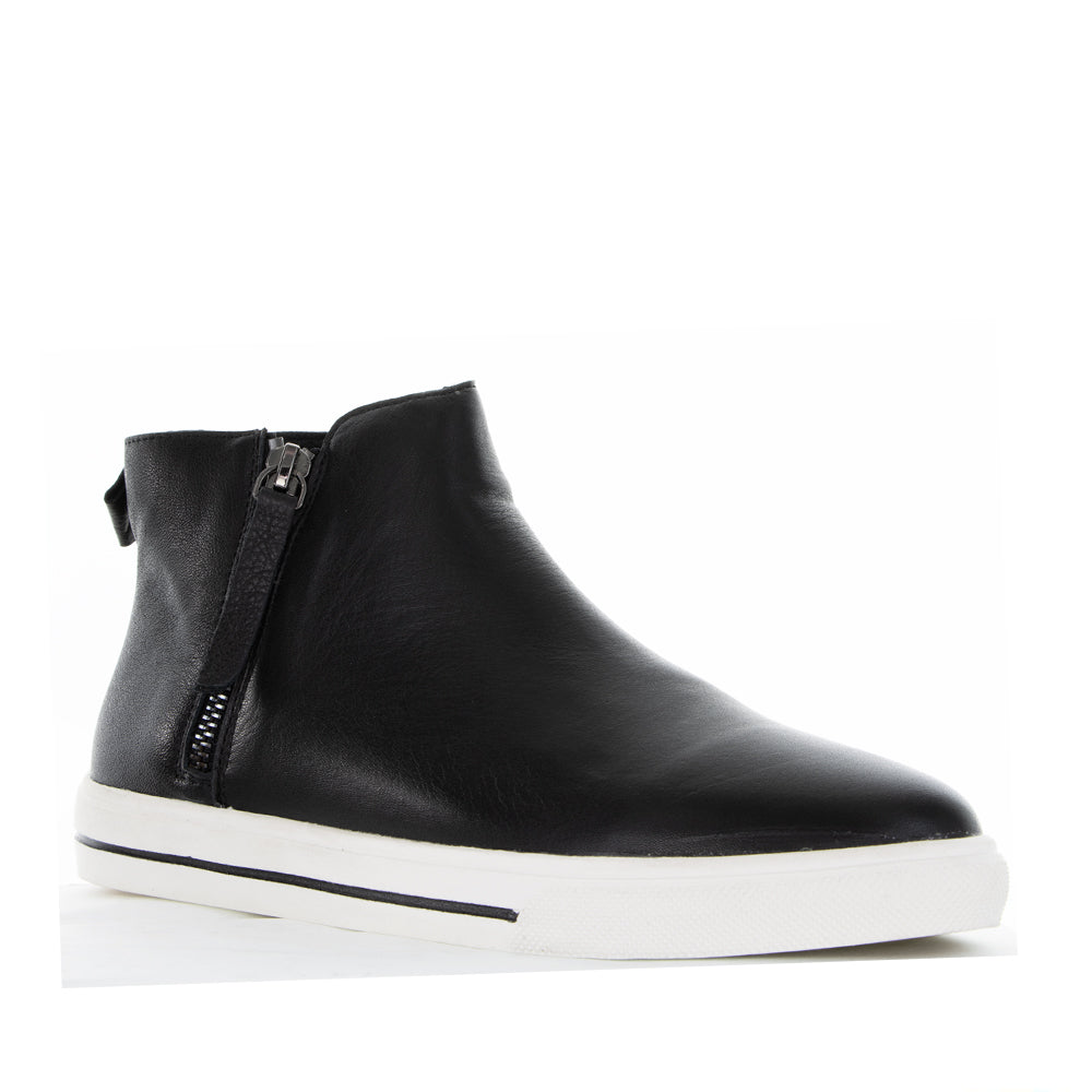 Le Sansa Indo Black boots showing sleek black leather design with ankle height and stylish stitching.