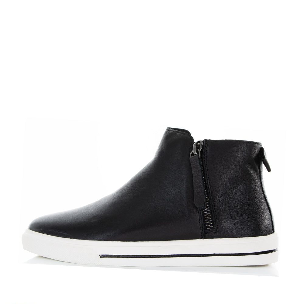 Black Le Sansa Sansa Indo boots with sleek design and lace-up front, displayed on a neutral background.