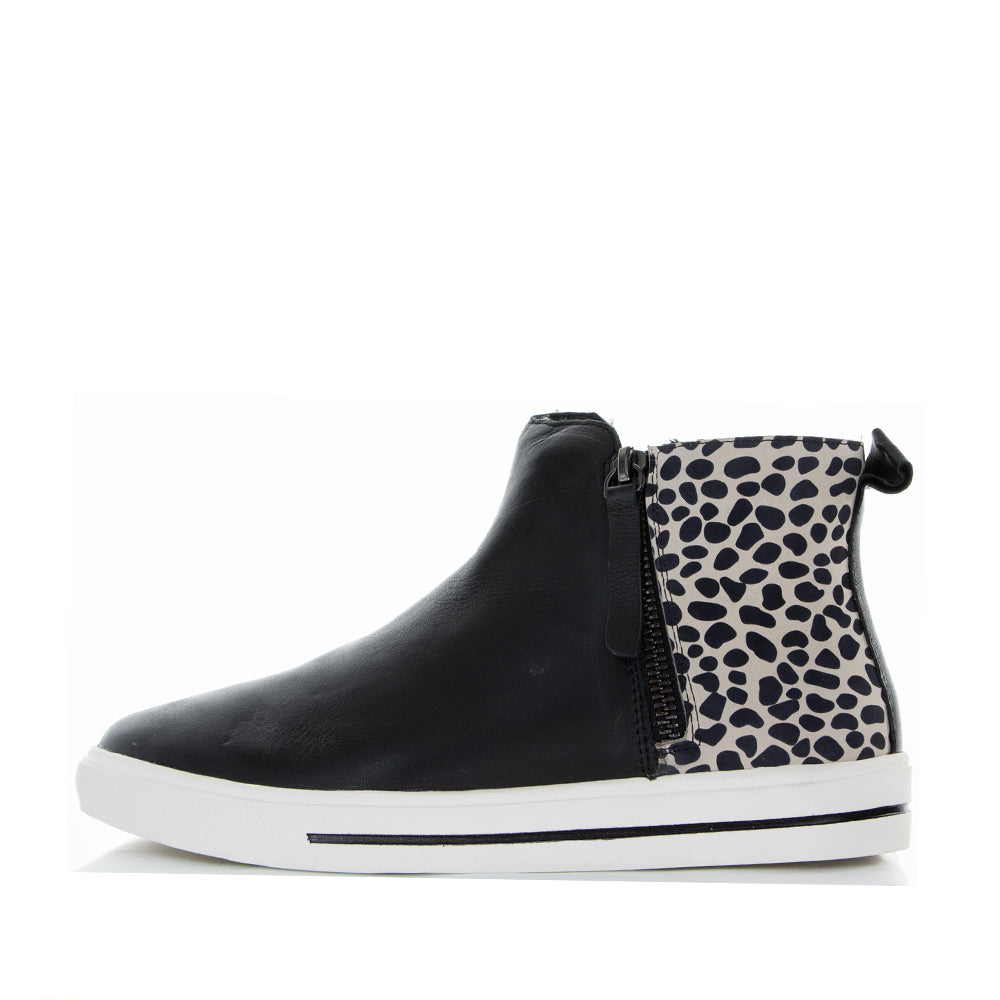 Le Sansa Indigo Black Leopard boots showing black leather with leopard print accents and stylish ankle design.