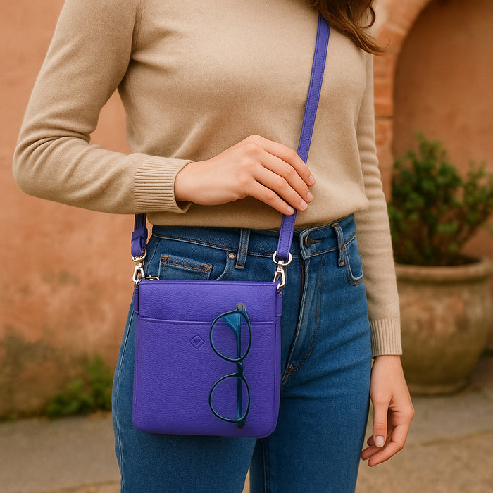 Second Nature Second Nature ST64 Iris handbag in soft leather with top handles and subtle stitching details.