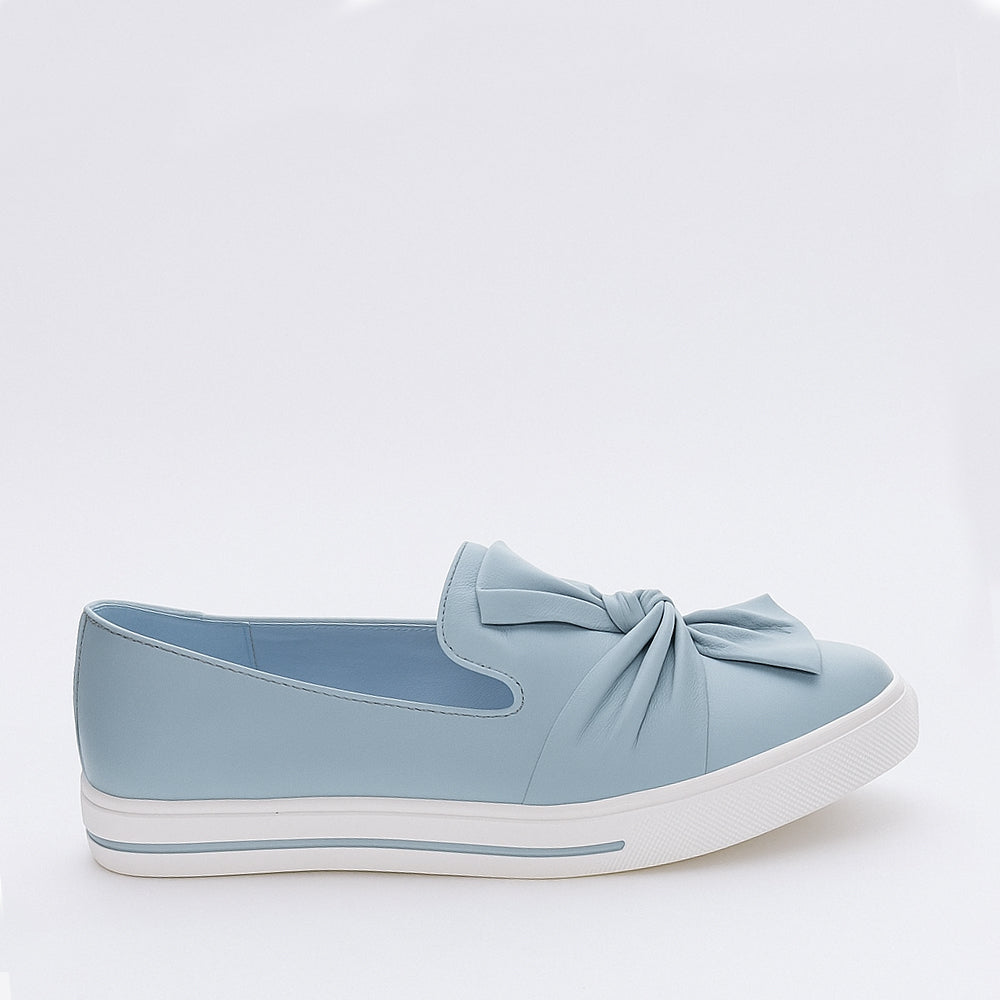 Le Sansa Izzy Blue Mist casual shoes featuring a sleek design and soft blue color, perfect for everyday wear.