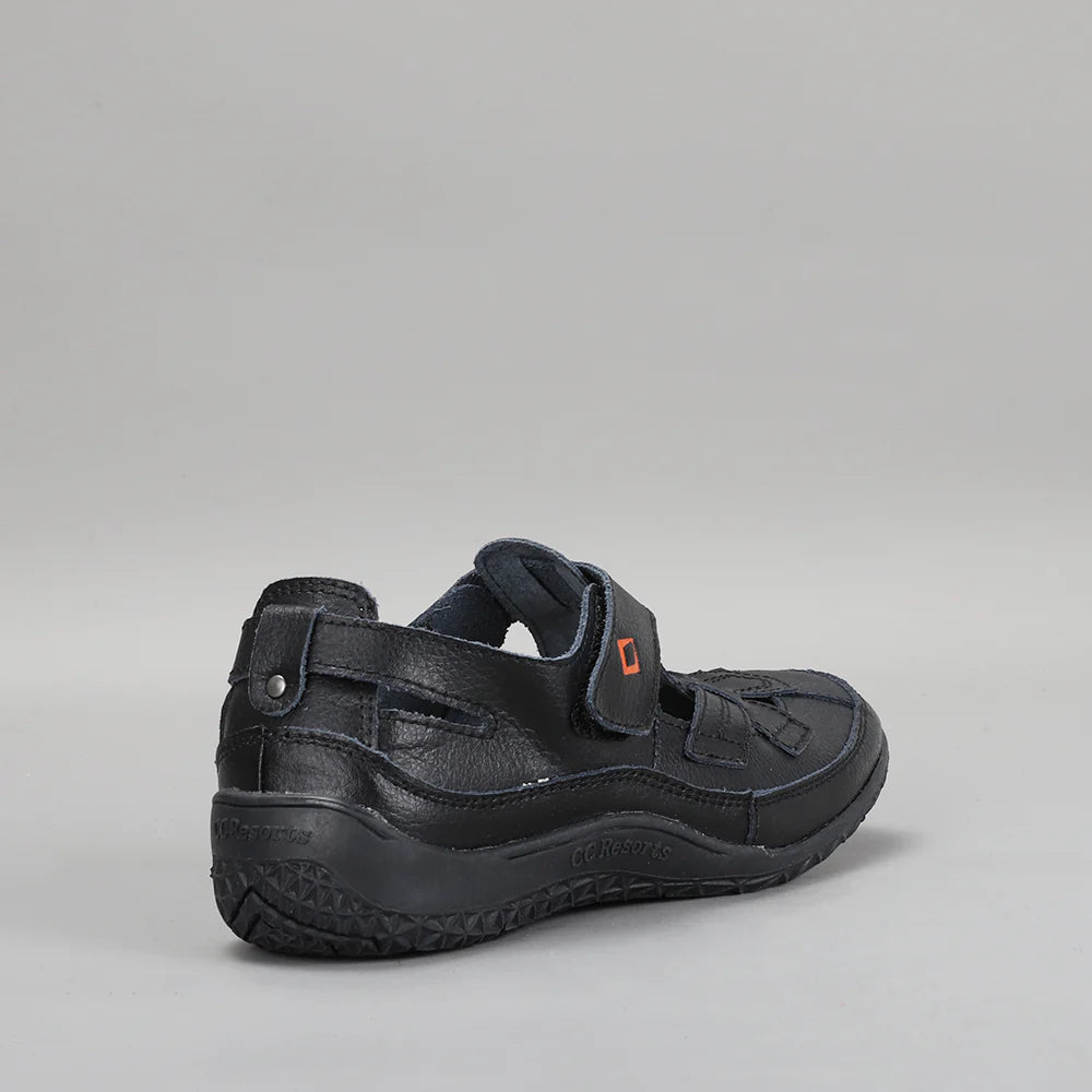CC RESORTS Jackie black flats with rounded toe and sleek design, perfect for casual or dressy occasions.
