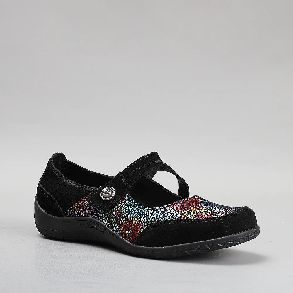 CC Resorts Jaslyn black floral flats with pointed toes and floral pattern, perfect for casual and summer wear.