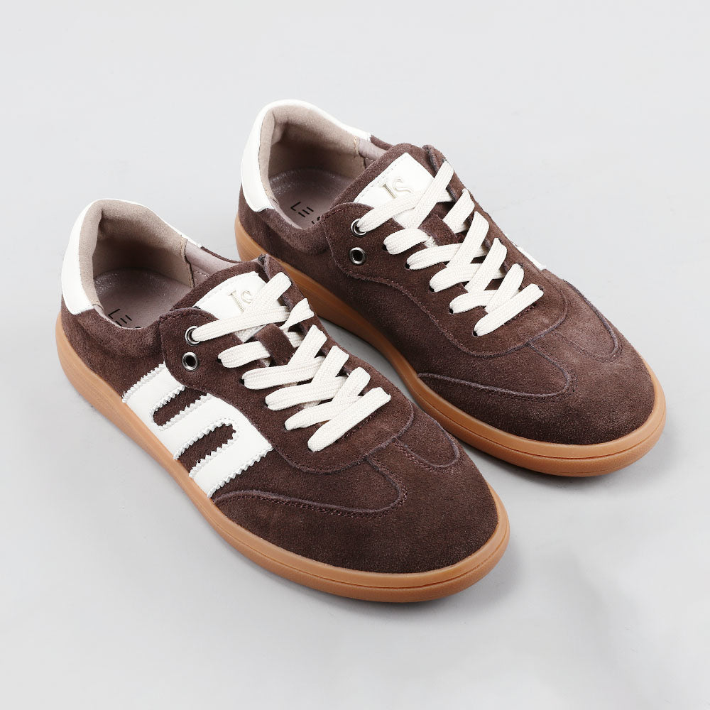 Le Sansa Juno chocolate and ivory sneakers with suede accents, showcasing a stylish and comfortable footwear design.