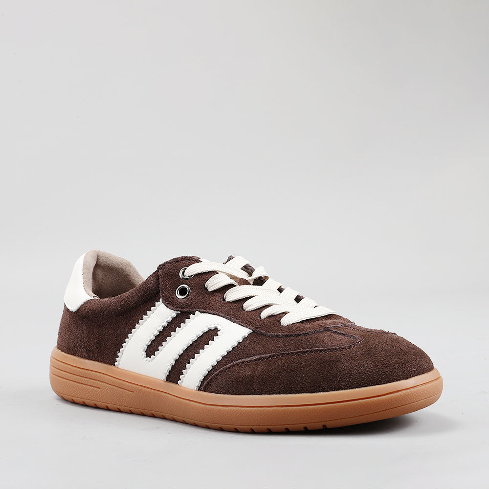Le Sansa Juno sneakers in chocolate suede and ivory color, featuring stylish design and comfortable fit.
