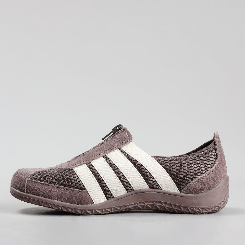 CC RESORTS JADA casual sandals in dark taupe and cream, featuring comfort-focused design and stylish straps.