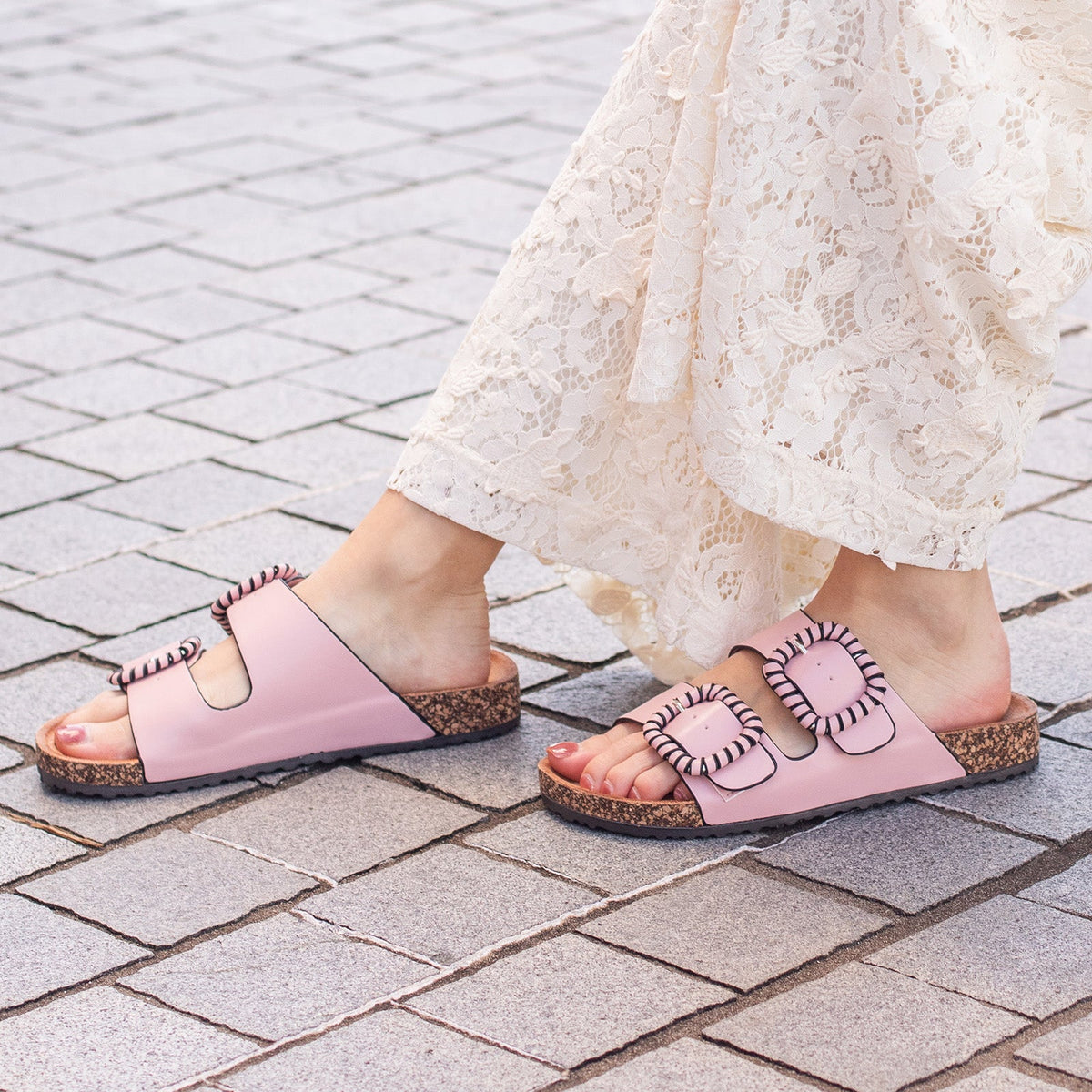 Pink Los Cabos Jirona slippers with soft fabric and comfortable design, perfect for casual indoor wear.