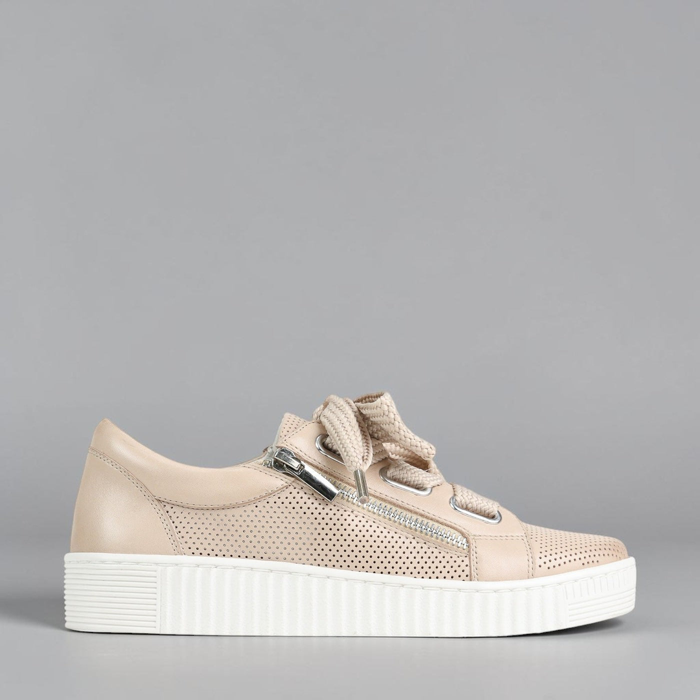 EOS Jovi Birch Perf sneakers in white with beige accents, featuring a sleek design and cushioned soles for casual wear.