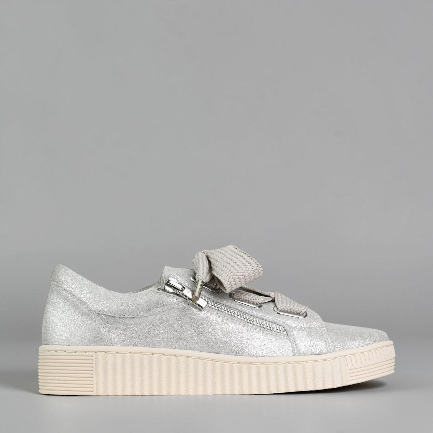 EOS Jovi Silver sneakers, stylish outdoor casual shoes with silver accents, featuring breathable fabric and comfortable rubber soles.
