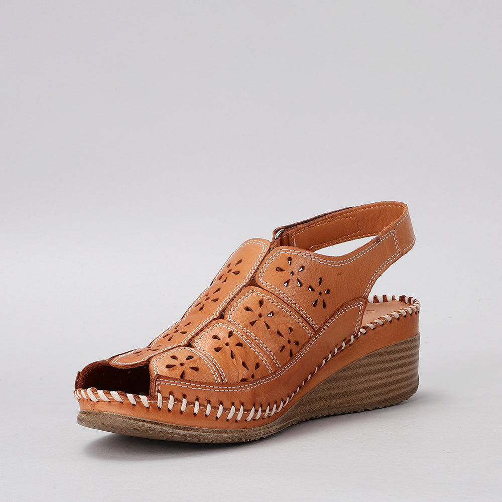 Le Sansa Kirra Tan sandals with adjustable straps and open toe design, showcased on a neutral background.