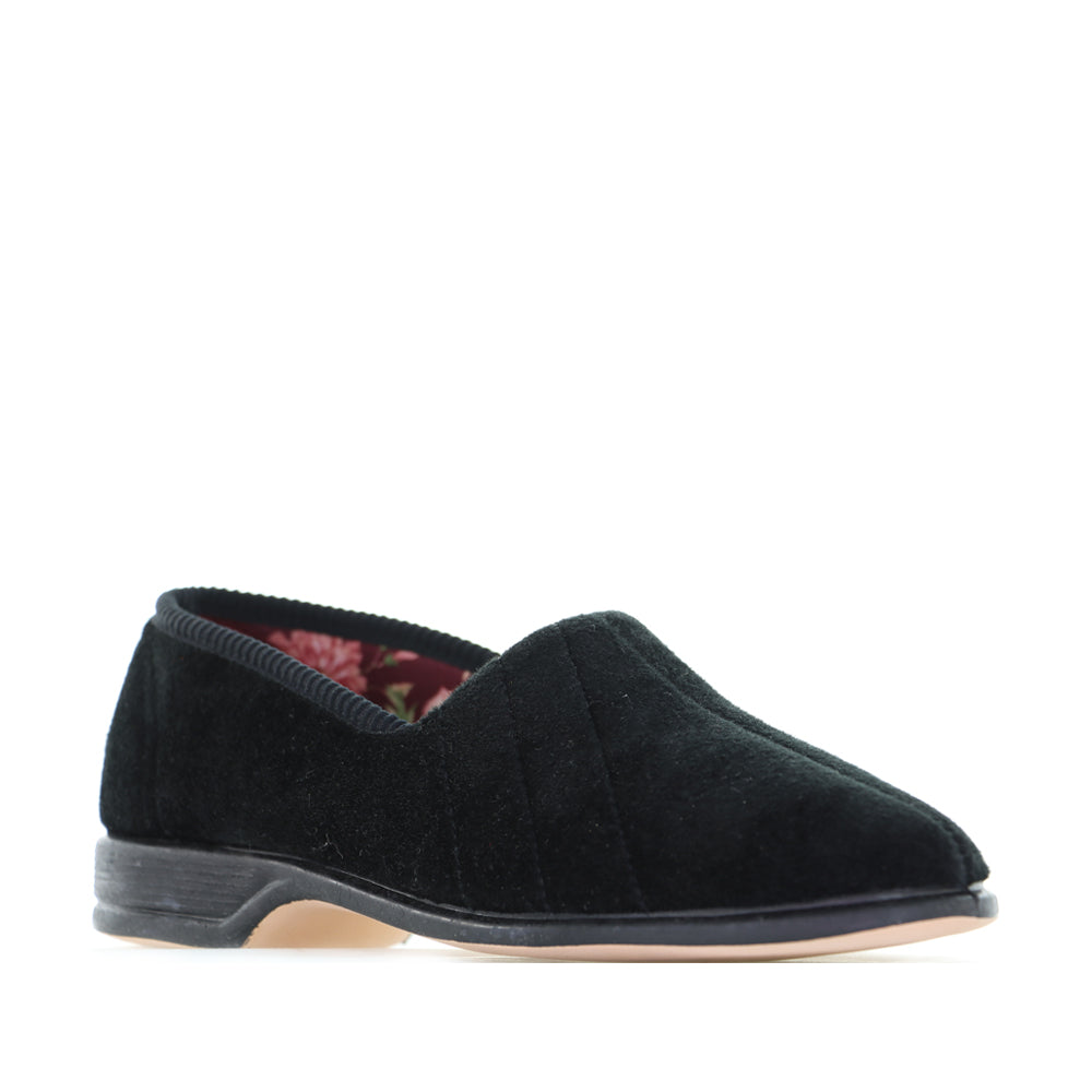 Euroflex Koala black slippers with soft fabric straps and cushioned soles, designed for comfort and easy wear.