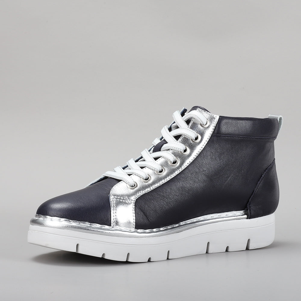 Le Sansa Bobby navy silver boots with sleek design and metallic finish, featuring ankle height and stylish detailing.