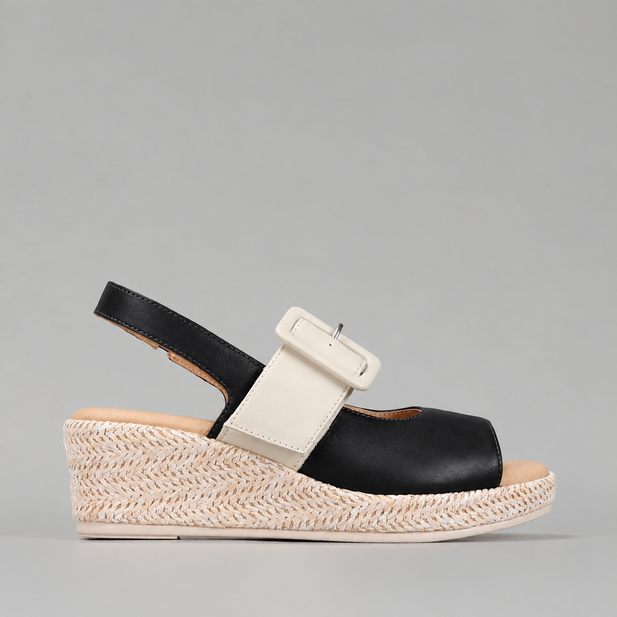 Le Sansa Parola Black Cream sandals featuring sleek design and comfortable straps, perfect for casual and stylish wear.