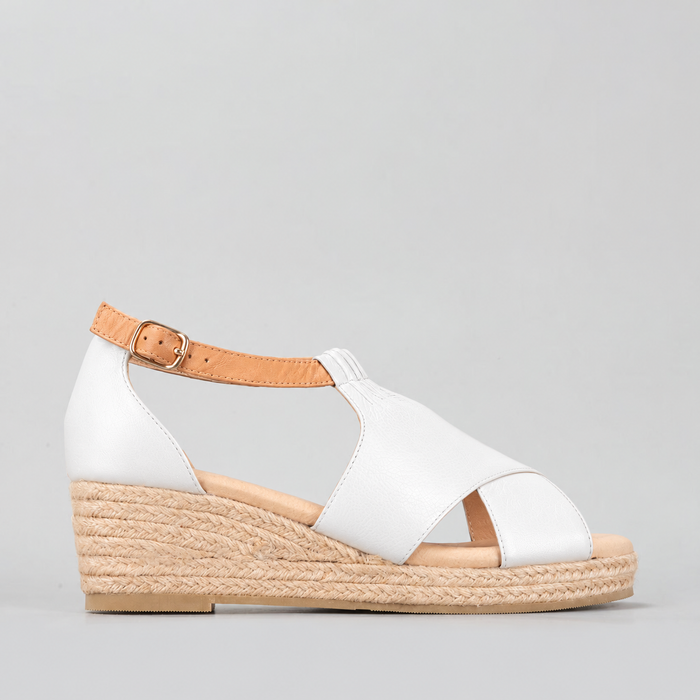Le Sansa Pernia white and tan sandals with open toes and ankle straps, showcasing stylish summer footwear.