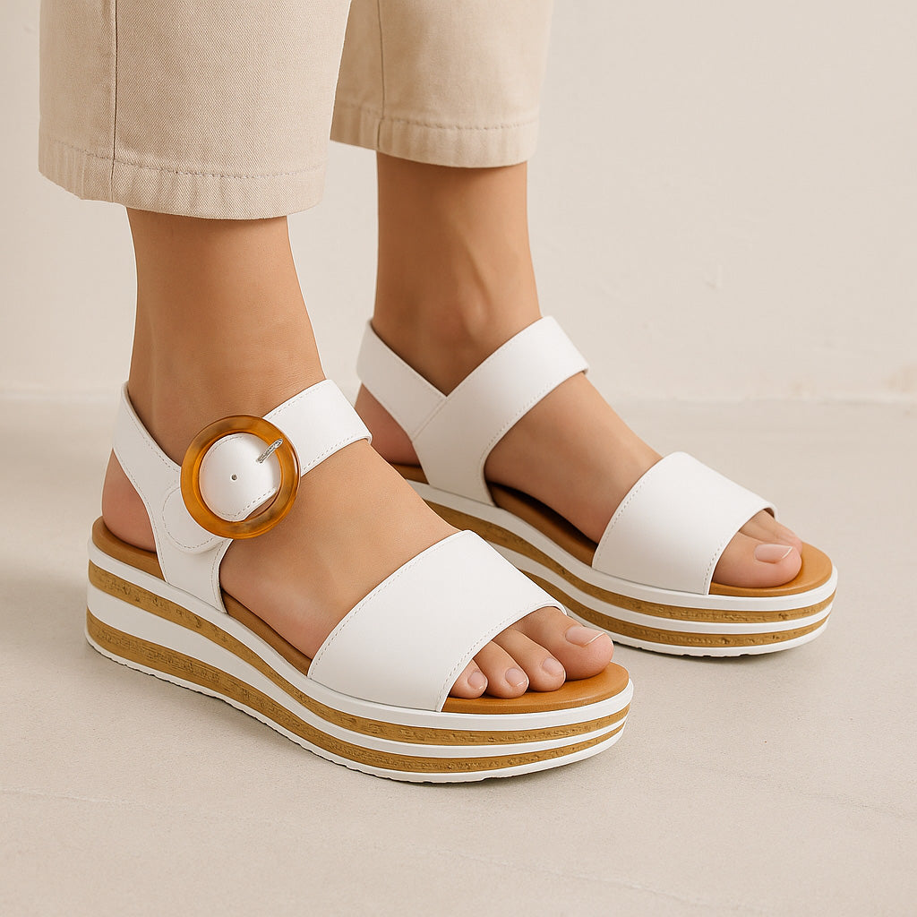 Le Sansa Guard white sandals with open-toe design and adjustable straps, perfect for casual summer wear.