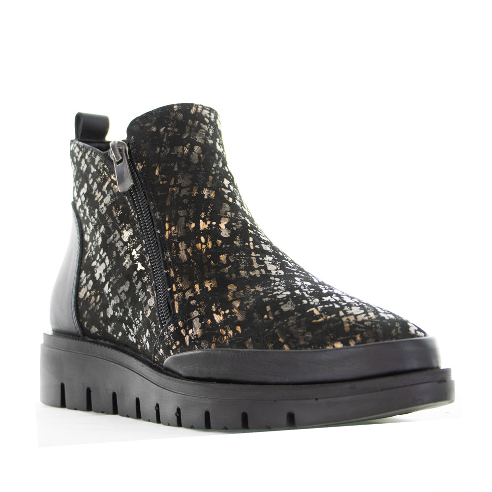 Le Sansa Rollie black printed boots featuring a stylish design and comfortable fit, perfect for casual and trendy outfits.