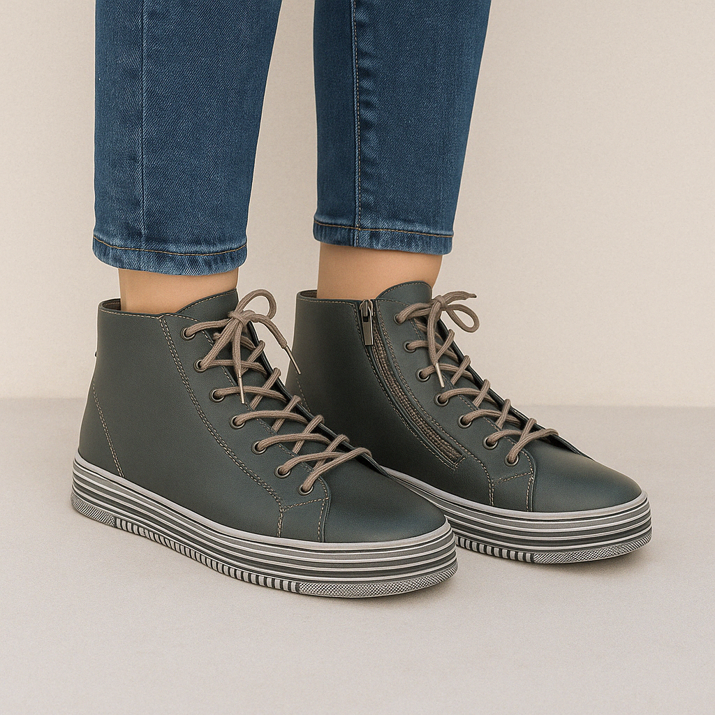 Le Sansa Vivid Grey boots with sleek design and pointed toe, showcasing stylish grey leather footwear.