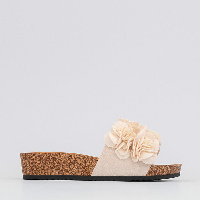 Natural LOS CABOS Corsage slippers with floral design, featuring soft material and casual slip-on style for comfortable wear.