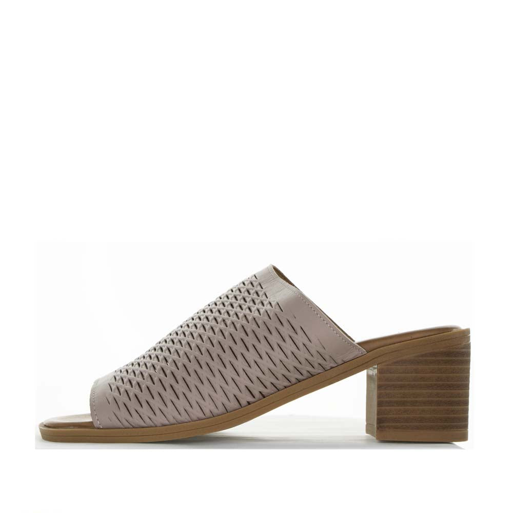 Le Sansa Lesansa Lovia II hat heels showing a stylish pair of black high-heeled shoes with elegant design and pointed toes.