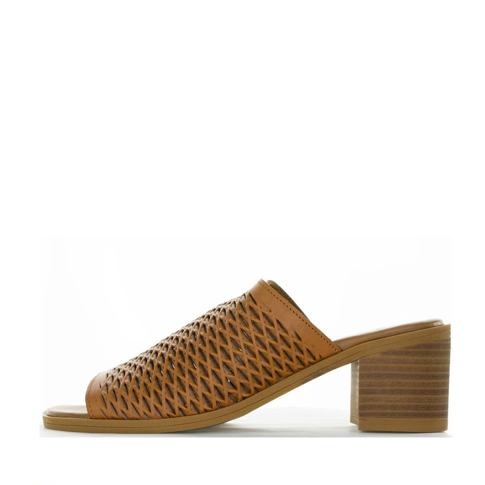 Le Sansa LESANSA LOVIA II tan heels with pointed toes and slim stiletto heels, displayed on a neutral background.
