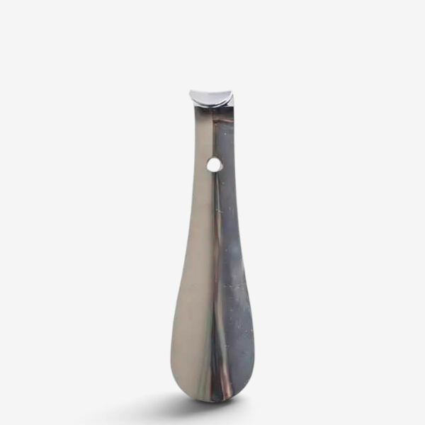 Short chrome metal shoe horn with hook from Footcom, designed as a stylish accessory for easy shoe wearing.