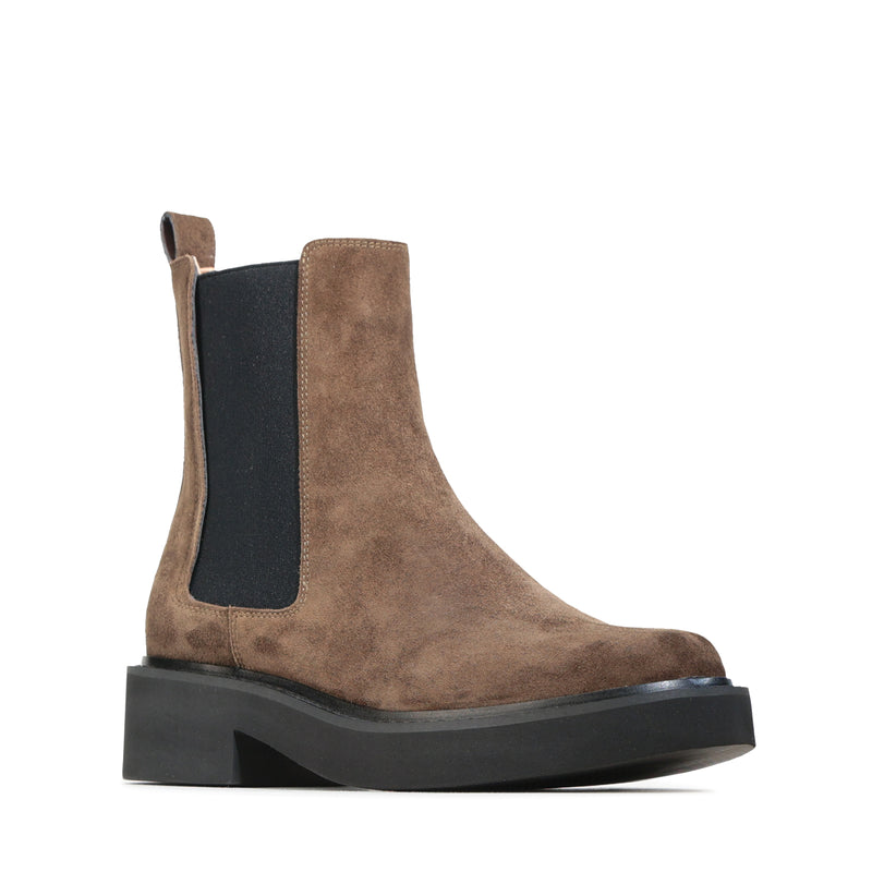 EOS Leilin Kalamata suede boots featuring a sleek design with a rounded toe and low heel, perfect for stylish casual wear.