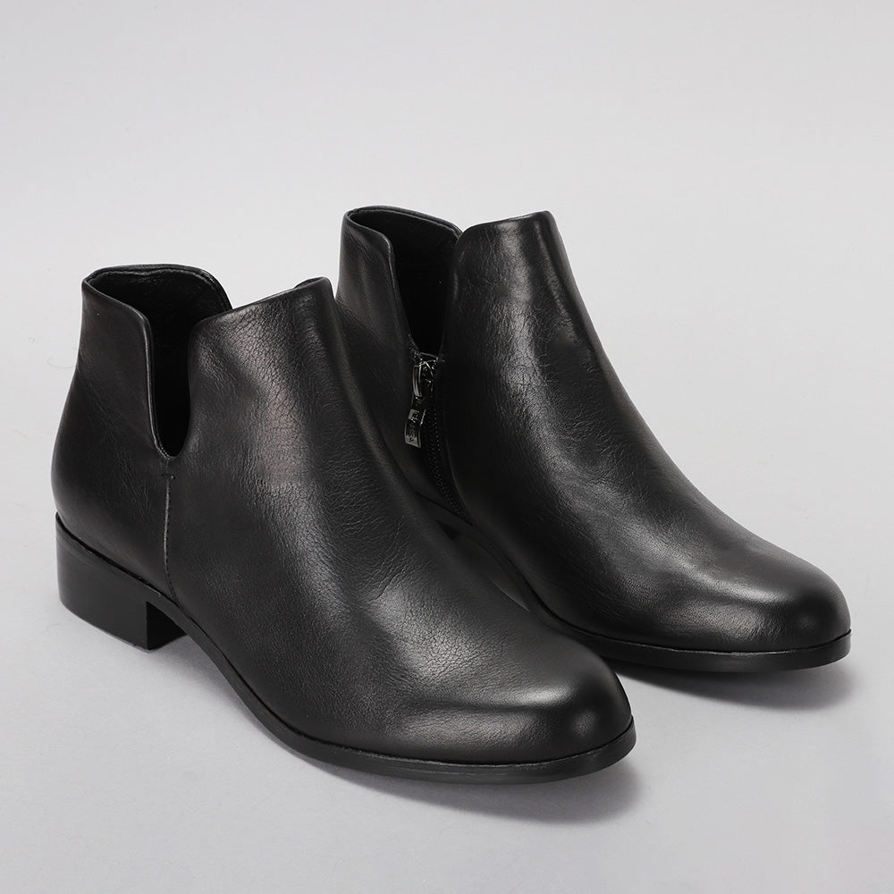 Pair of LE SANSA Mara black boots with sleek design and pointed toes, perfect for stylish casual or formal wear.