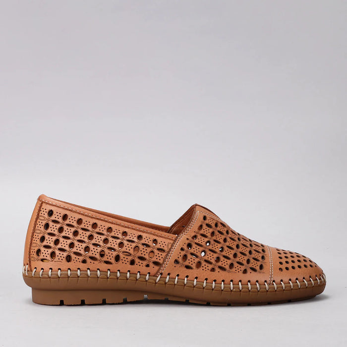 Le Sansa Mellow Tan slip-on shoes in a soft tan color, shown from the side view highlighting their casual, comfortable design.
