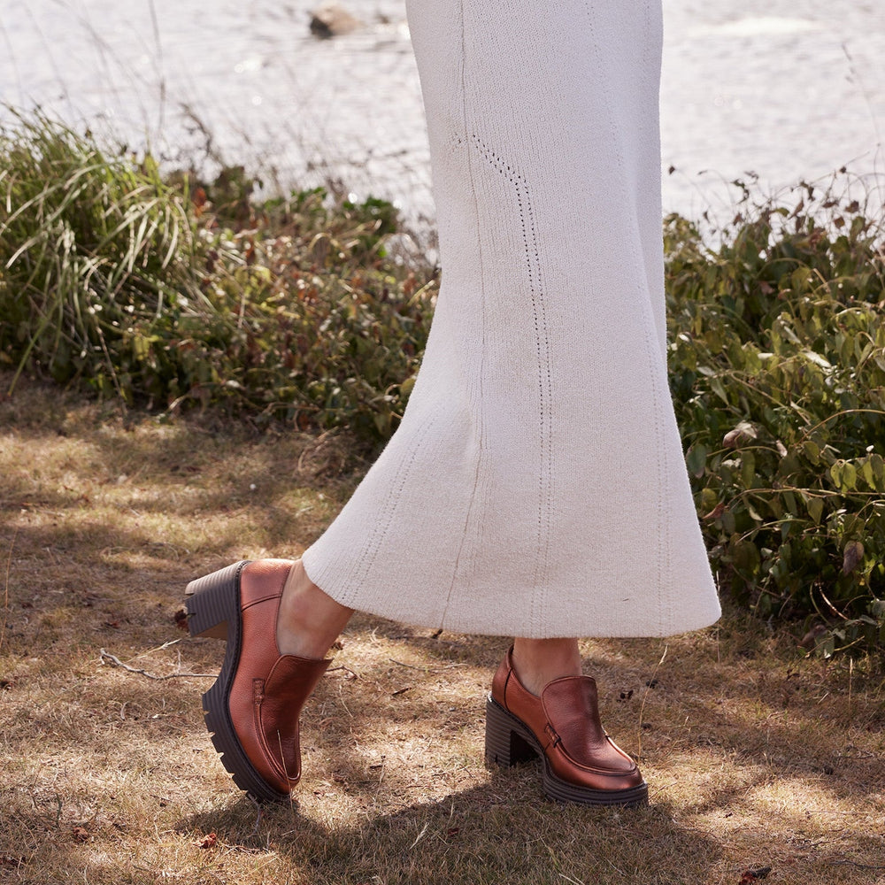 EOS Malia rust metallic heels showcasing a sleek design with a shiny finish and elegant silhouette.
