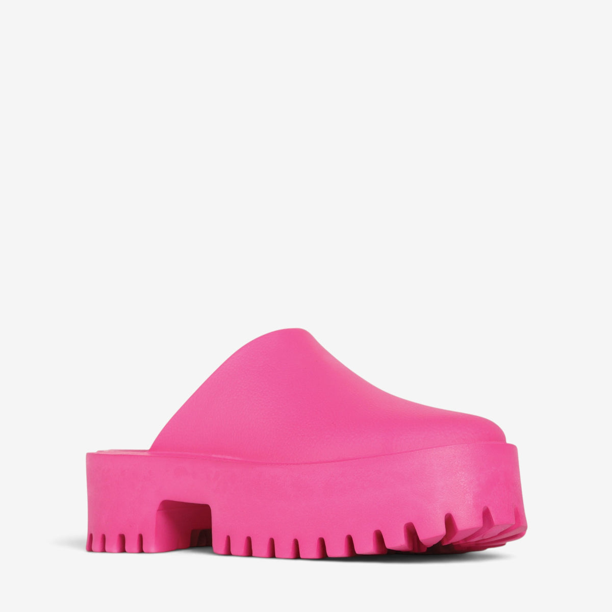 Pink Los Cabos Marre slip-on shoes displayed from an angled view, showcasing their stylish design and comfortable fit.