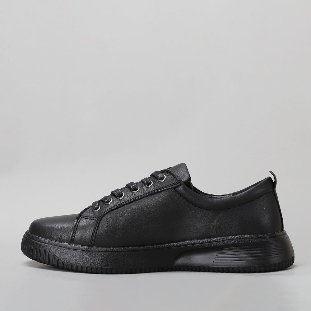 Naked Arches Nelly black sneakers with black soles, featuring sleek design and comfortable fit, perfect for casual wear.