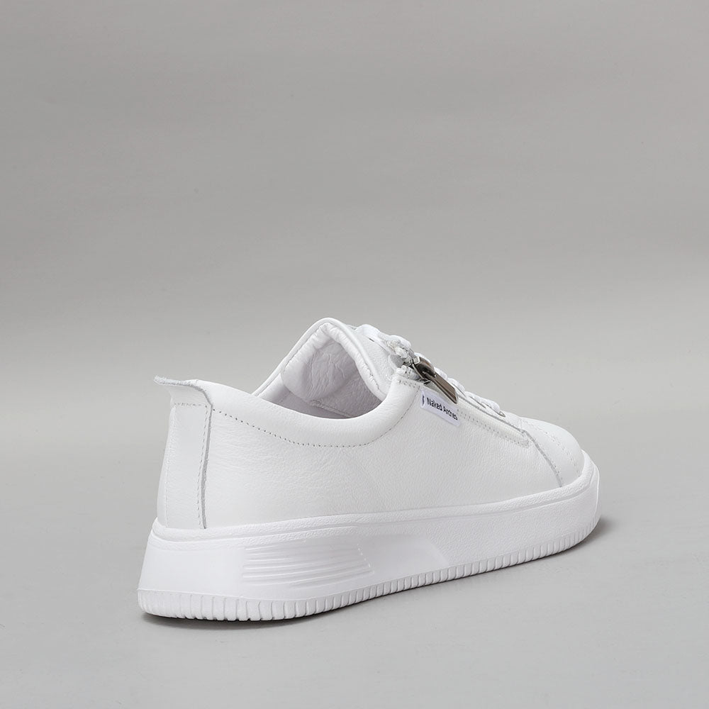 White Naked Arches Nelly sneakers with sleek design, featuring comfortable laces and stylish accents.