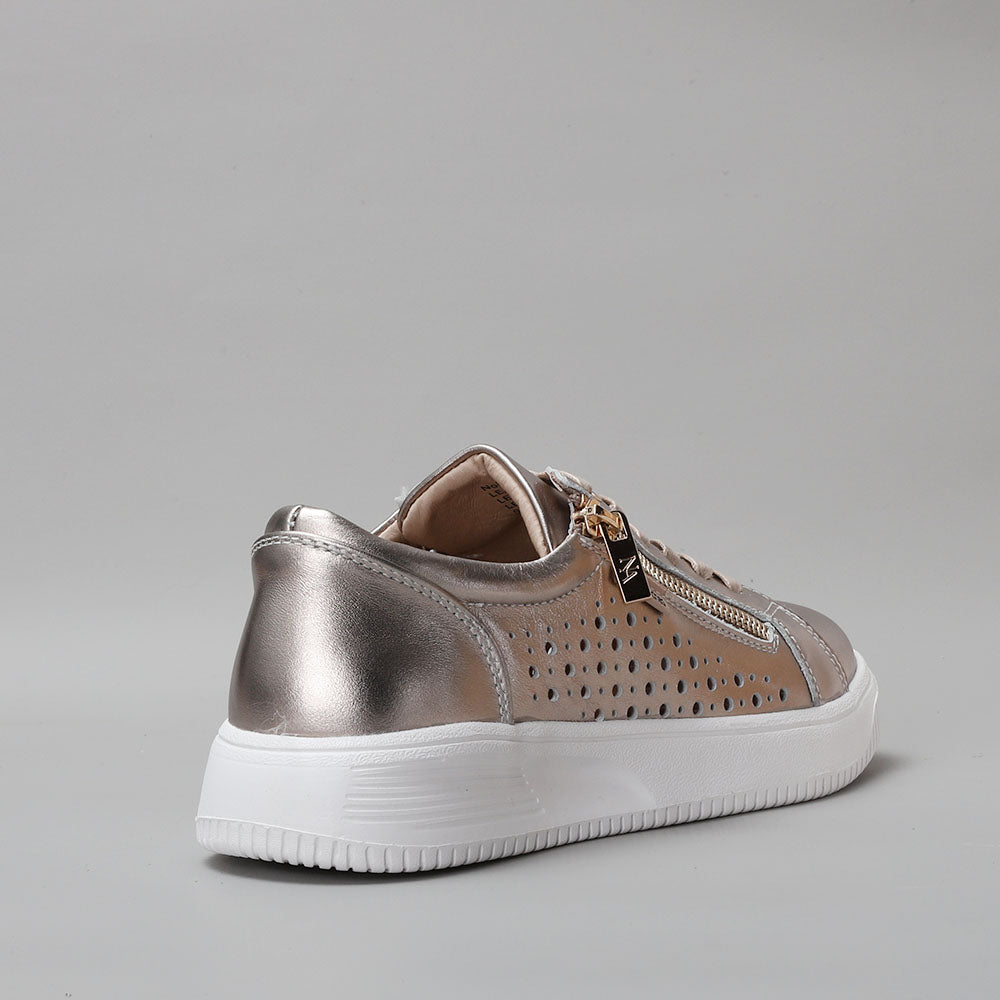 Naked Arches Noble Champagne sneakers with beige and champagne tones, featuring stylish design and comfortable fit.