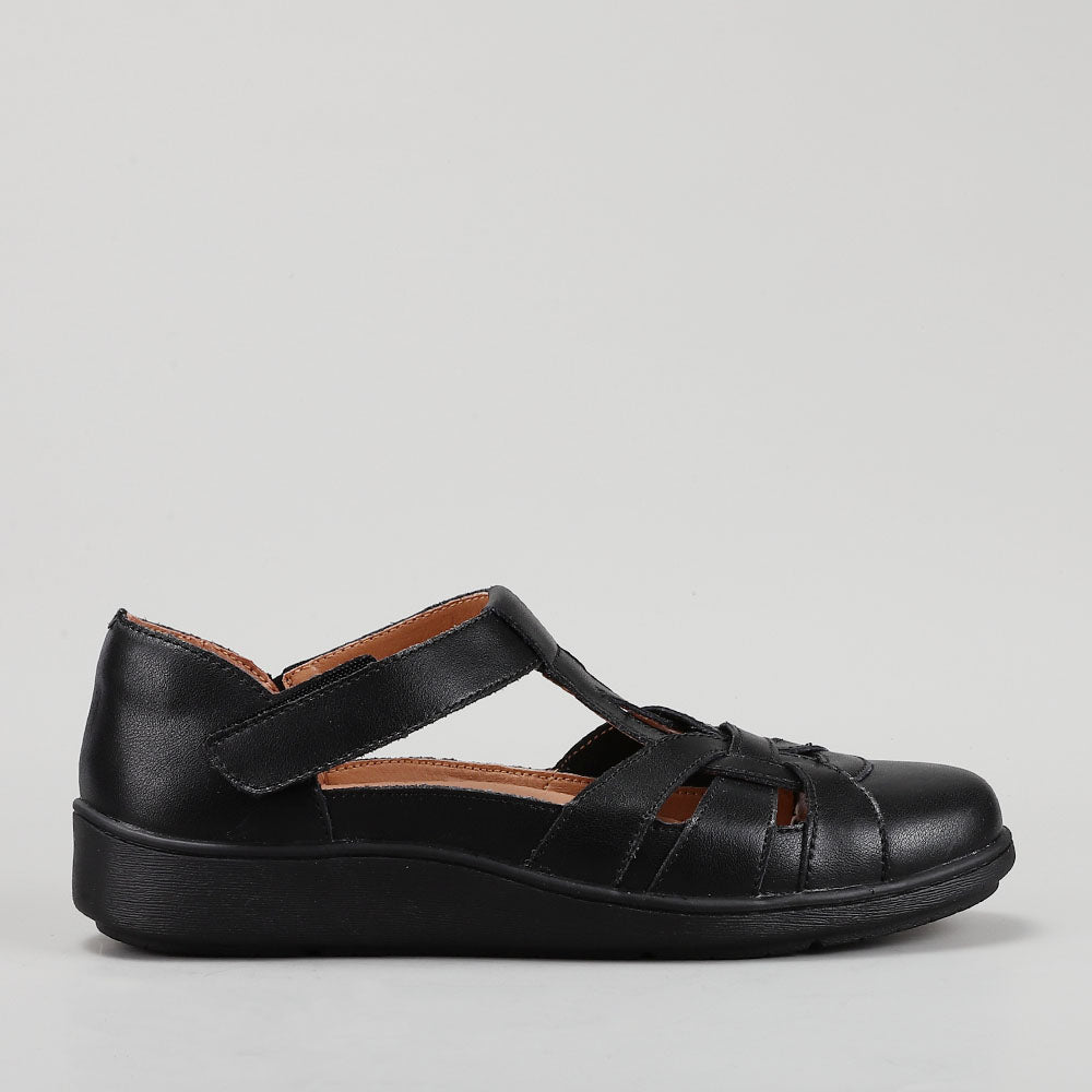 CC Resorts Nove Black casual shoes shown from the side, featuring sleek black design and comfortable fit.