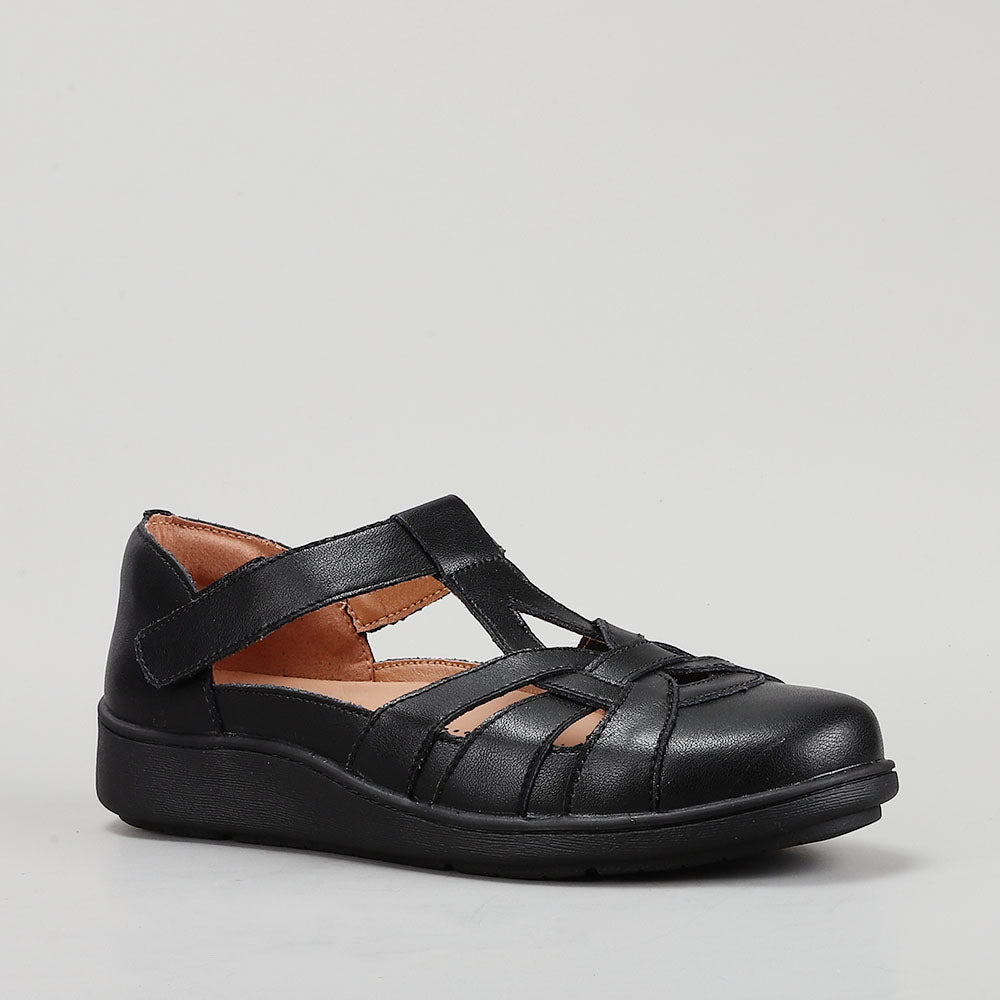 Black CC Resorts Nove casuals shoes with sleek design, shown from a side angle on a neutral background.