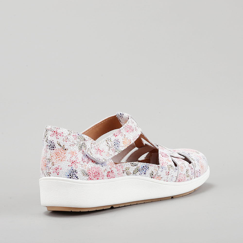 CC Resorts Nove White Floral casuals featuring a white floral pattern on a comfortable fabric, ideal for relaxed, stylish wear.