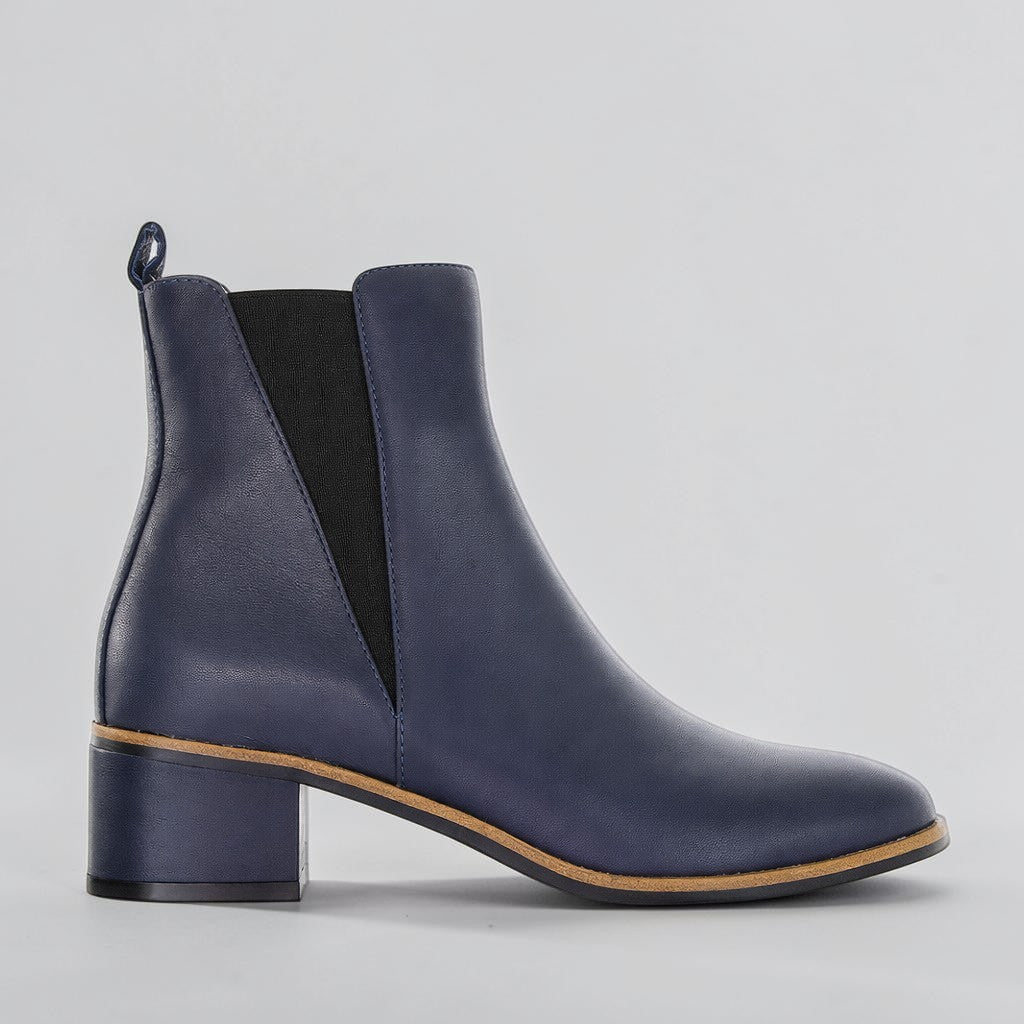 Close-up of navy blue LE SANSA Chelsea boots, showing the stylish leather design and sleek silhouette.