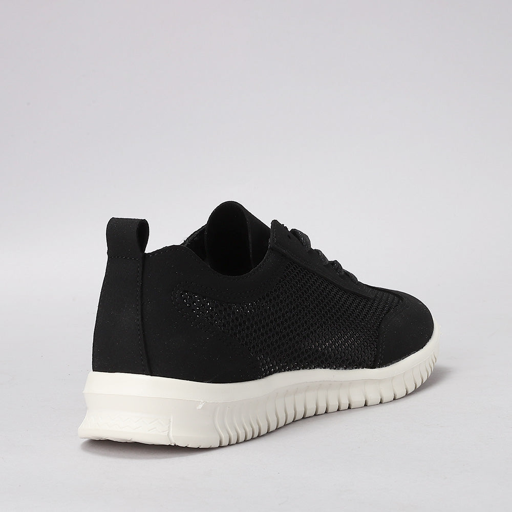 Black CC Resorts Oswald sneakers with white sole and sleek design, shown from a side view.