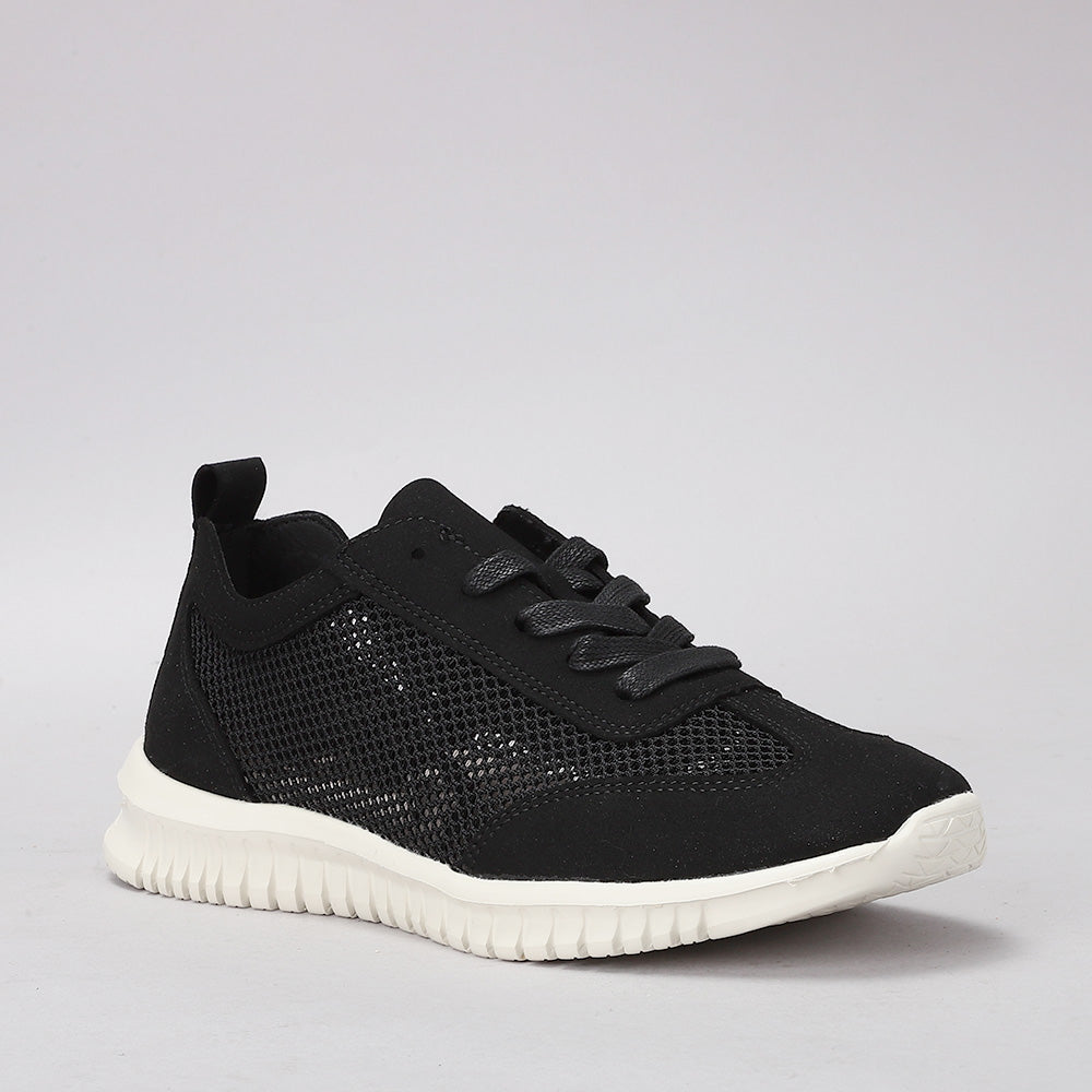 Black CC Resorts Oswald sneakers with sleek design and white sole, displayed on a neutral background.