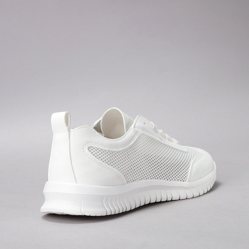 White CC Resorts Oswald sneakers with clean design and casual style, featuring white laces and a comfortable rubber sole.