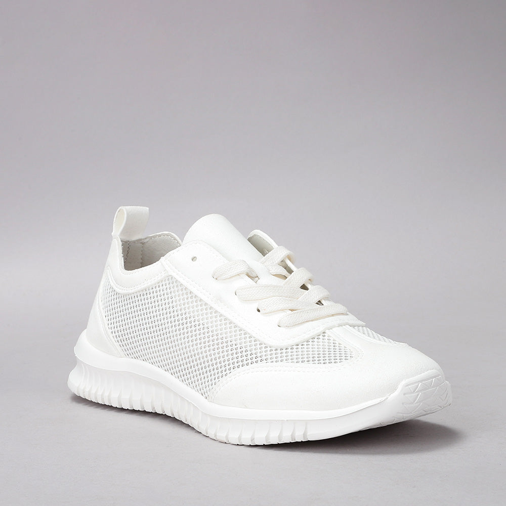 CC Resorts Oswald White sneakers featuring a sleek design and white color, showcased on a clean background.
