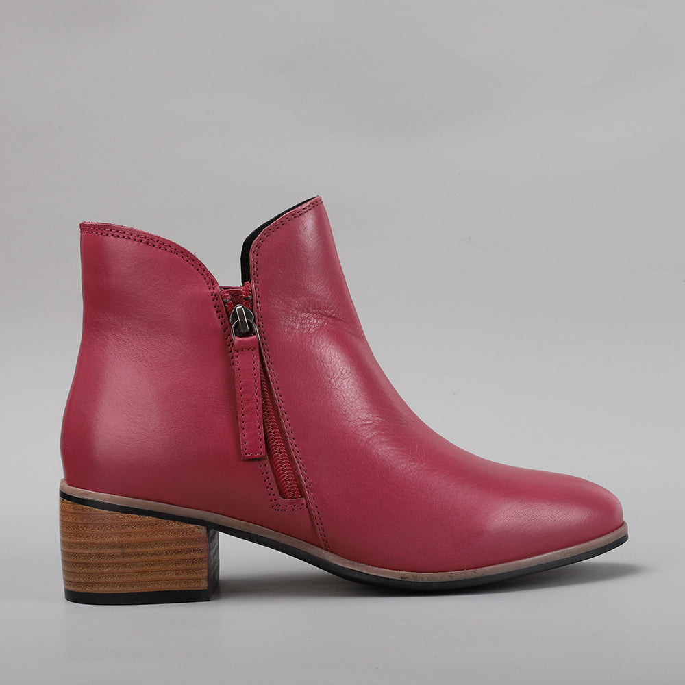 LE SANSA Oxley hot pink boots with stylish design and chunky sole, perfect for trendy fashion statements.