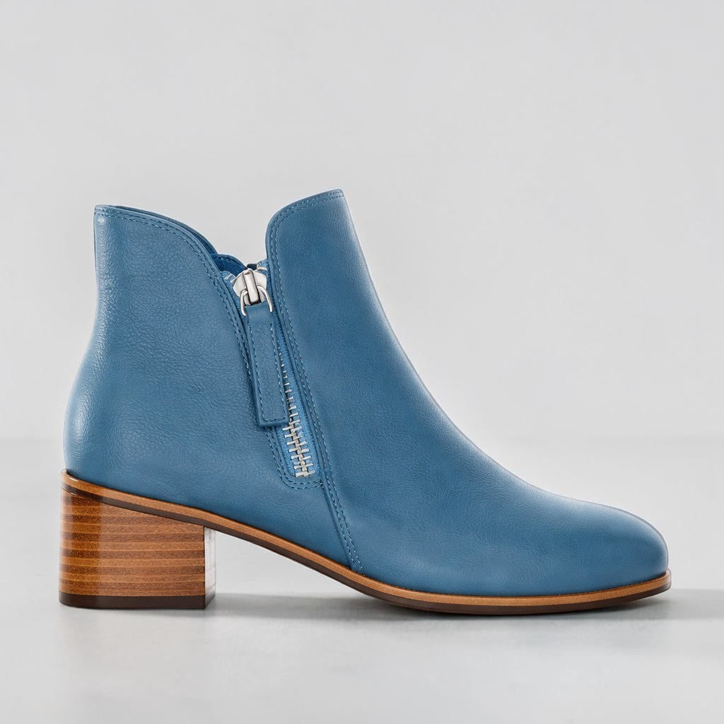 Naked Arches Oxley turquoise boots with ankle-high design and stylish stitching, showcasing vibrant turquoise leather.